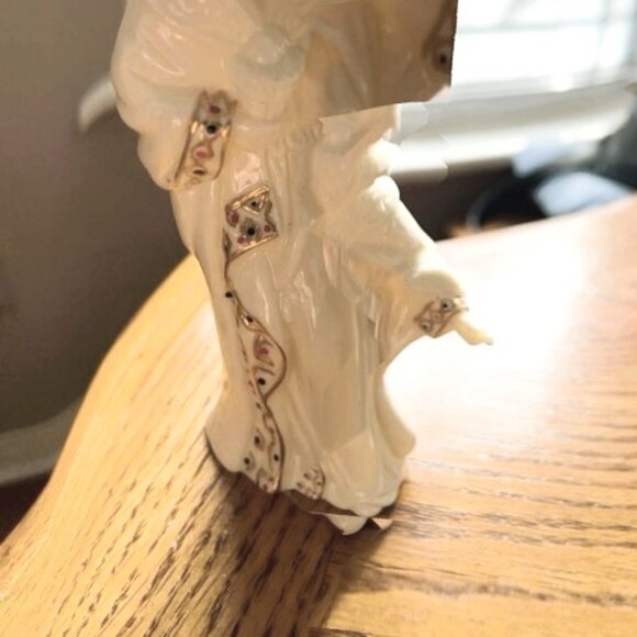 Vintage Porcelain Nativity 8 Piece Set - Picture 10 of 17